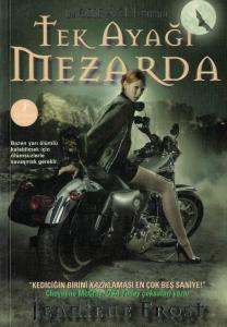 Tek Ayağı Mezarda / Bir Gece Avcısı Romanı 2. Kitap