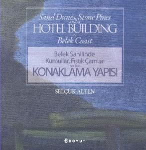 Belek Sahilinde Kumullar, Fıstık Çamları ve Bir Konaklama Yapısı
