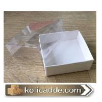 Altı Beyaz Karton Dıştan Kapanan Asetat Kapaklı Kutu 6x6x2,5 cm Altı Beyaz Karton Dıştan Kapanan Asetat Kapaklı Kutu 6x6x2,5 cm