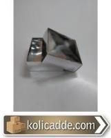 Gümüş Renkli Kapaklı Kutu 8x8x3,5 cm Gümüş Renkli Kapaklı Kutu 8x8x3,5 cm