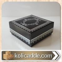 Siyah Karton Üzerine Yaldızlı Gümüş Kilim Desenli Karton Kutu 8x8x3,5 