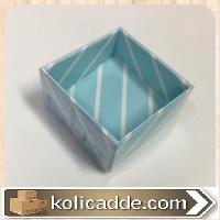 Küçük Üstü Asetat Kapaklı Altı Mavi Karton Üzerine Beyaz Çizgili Kutu 4x4x2 cm