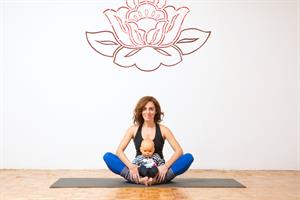 Ayşegül Denktaş ile Anne Bebek Yogası Dersleri