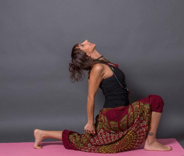 İdil Tuna ile Stres ve Sırt Ağrıları için Yoga Terapi Çözümleri