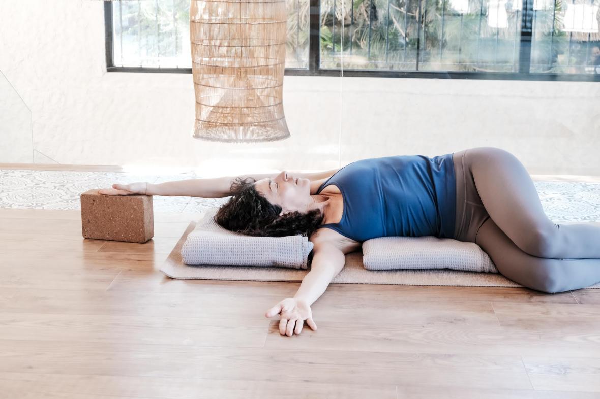 Naif Akışlar ve Restoratif Yoga Uzmanlık Programı Gülin Zeytunlu